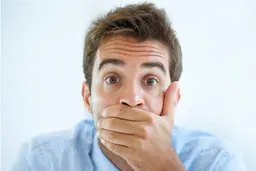 عوارض نزدن باد گلو که از آن بیخبرید | از  آروغ زدن خجالت نکشید!