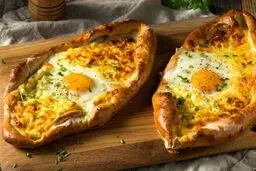خاچاپوری؛ نانِ پُرپنیر گرجی با زرده‌ی طلایی | طرز تهیه خاچاپوری، صبحانه متفاوت +ویدئو