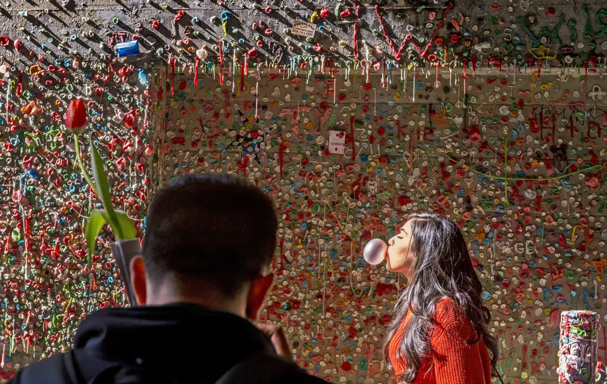 ویدئو : «دیوار آدامس» سیاتل؛ از زباله‌دانی تا اثری هنری