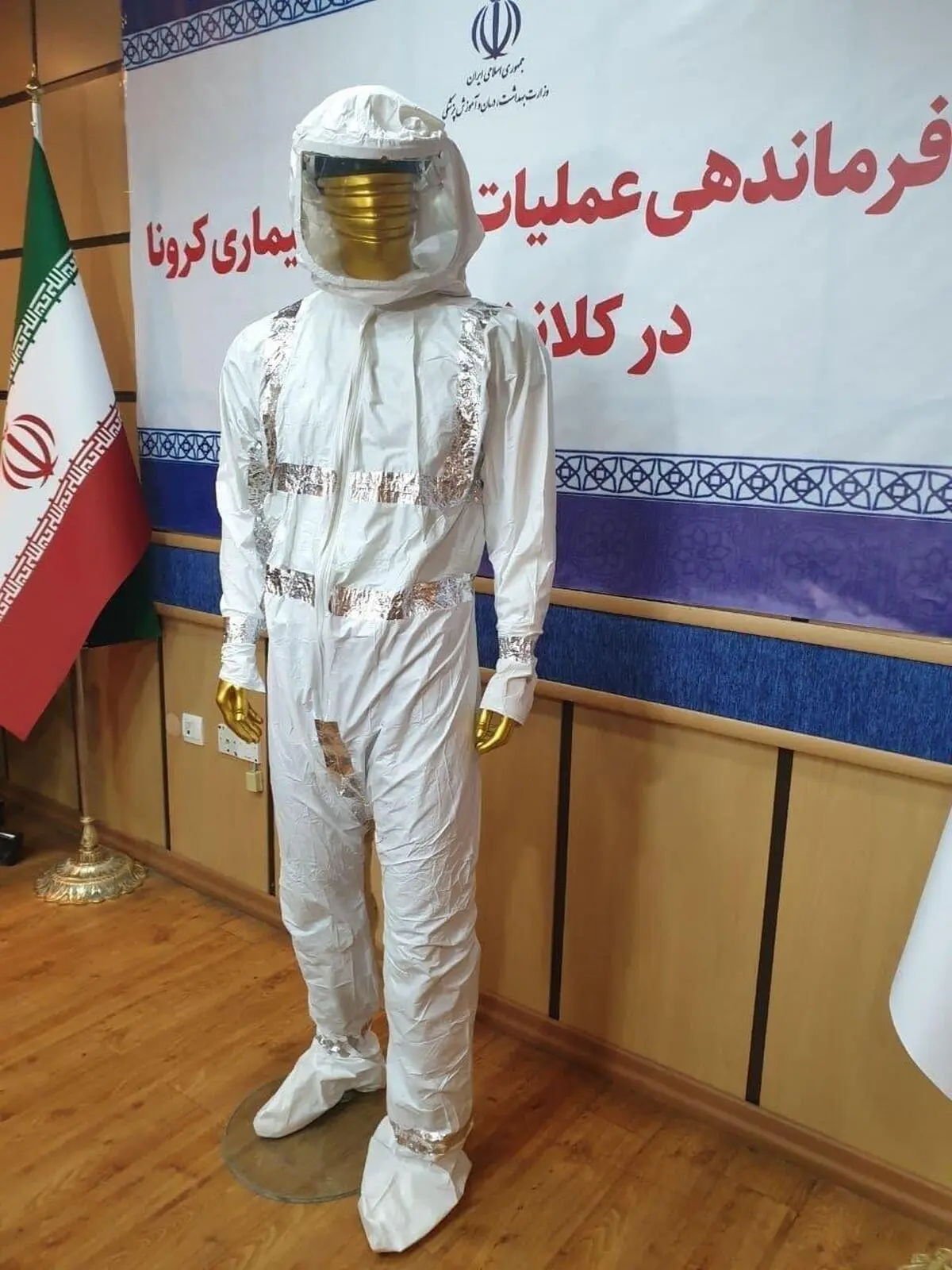 رونمایی از لباس جدید کادر درمان برای مقابله با کرونا