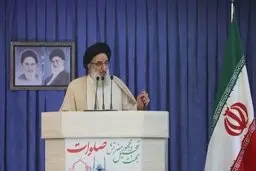 ائتلاف برخی افراد علیه رهبری؟!| سخنان جنجالی امام جمعه کرج درباره ائتلاف برخی علیه رهبری

