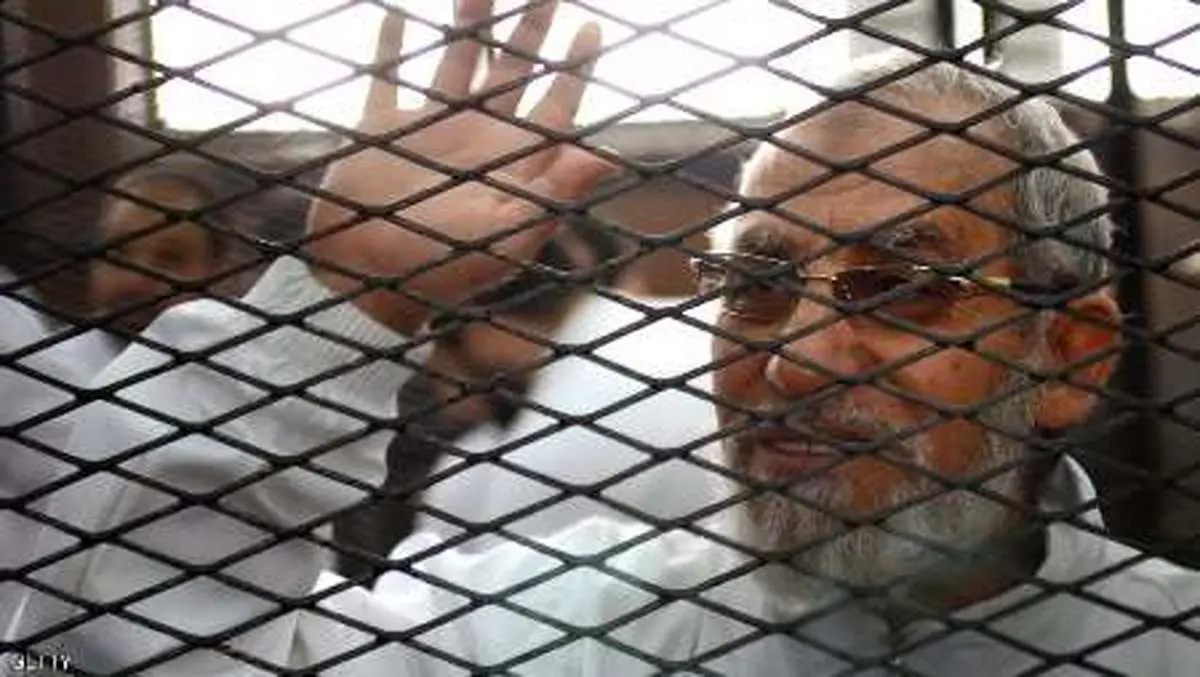 دادگاه مصر رهبر اخوان المسلمین را به حبس ابد محکوم کرد
