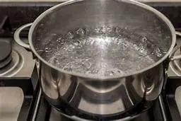 هرگز آب جوشیده‌شده را دوباره نجوشانید! | مصرف آب جوشیده‌شده ممنوع +ویدئو