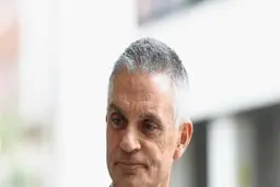 زلزله در بی‌بی‌سی؛ مدیرکل و رئیس بخش خبر استعفا دادند پس از افشای تحریف سخنرانی ترامپ