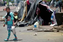 
گاردین:  محرومیت۴۶ میلیون آواره در جهان از برنامه تزریق واکسن
