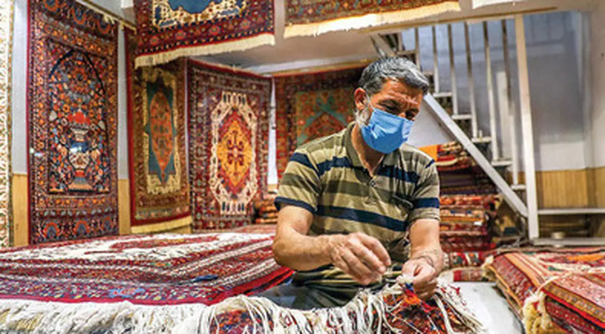 رئیس اتحادیه تولیدکنندگان و بافندگان فرش تبریز: اکثر کارگاه های فرش به دلیل افزایش قیمت مواد اولیه تعطیل شده اند   به دلیل تحریم‌ها سال گذشته کمتر از ۴۰ میلیون دلار صادرات فرش داشتیم