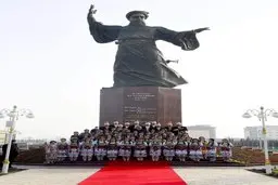 ‏تندیس مولانا در قلب کشور همسایه رونمایی شد