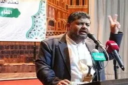 انصارالله |  یمن محکم‎‌ترین سیلی را به صورت ماکرون خواهد زد 