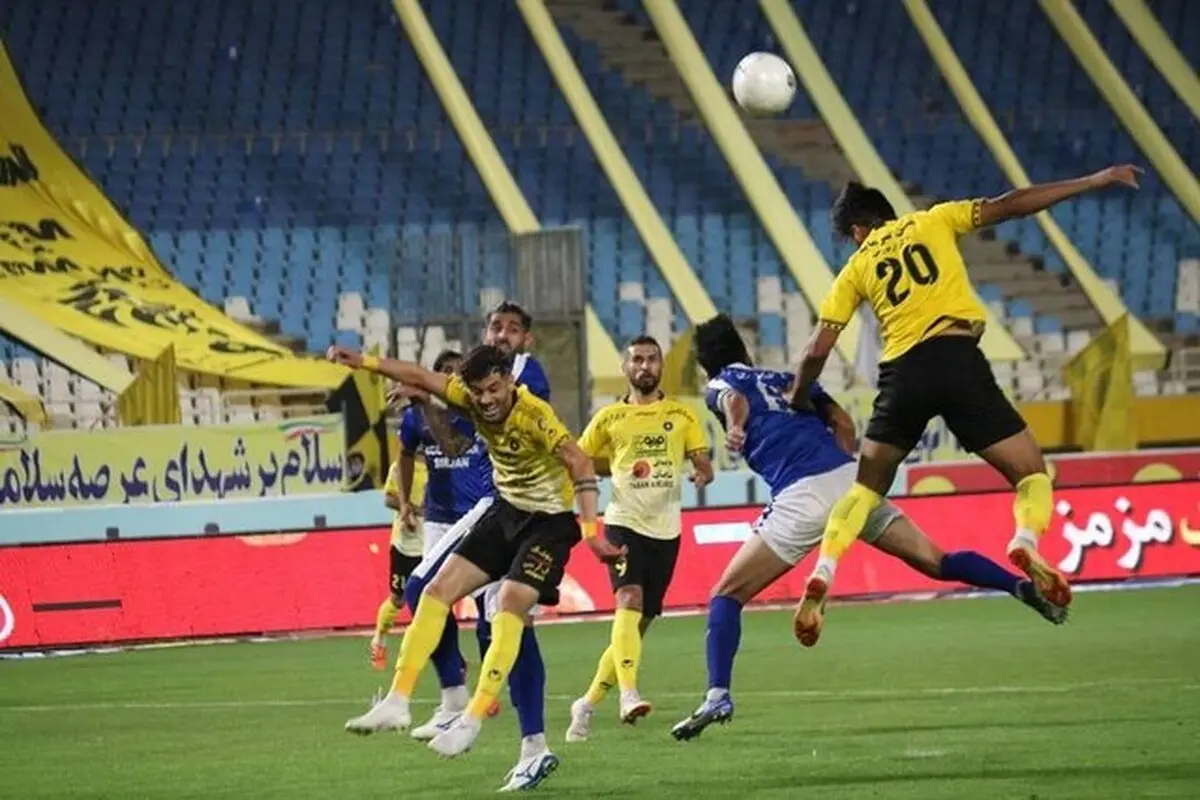  پرسپولیس | کریمیان: مدعیان، قهرمانی را به پرسپولیس تعارف کردند