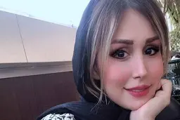 عکس باورنکردنی مادرزن شاهرخ استخری | پوشش عجیب “همسر شاهرخ استخری” و مادرش در بلژیک