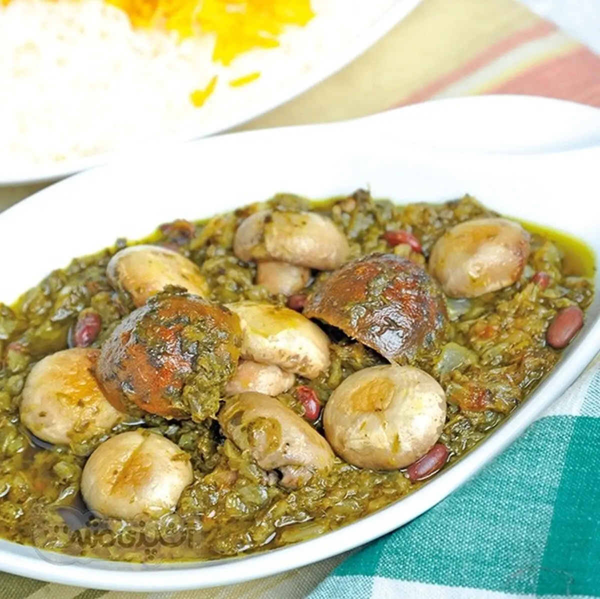 دستور پخت خورشت قورمه سبزی با قارچ