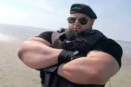 سجاد غریبی مجدد با انتشار ویدئویی قد خود را متر کرد!+ویدئو