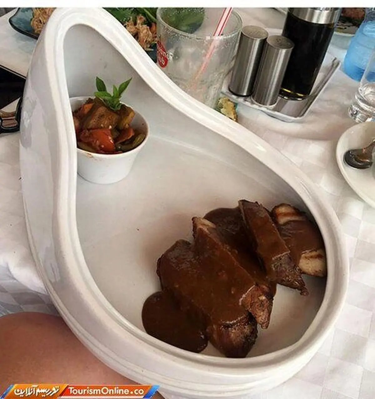 تصاویری دیدنی از سرو عجیب غذا در رستوران‌ ها!