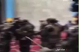 نیروهای طالبان با لباس‌ها و تجهیزات نظامی آمریکایی بجامانده از ارتش افغانستان ! + فیلم 