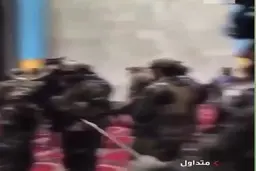 نیروهای طالبان با لباس‌ها و تجهیزات نظامی آمریکایی بجامانده از ارتش افغانستان ! + فیلم 
