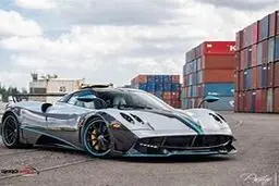  پاگانی خیره کننده ۳۰۰ میلیاردی در منطقه آزاد انزلی | حضور خودروی سوپر اسپرت پاگانی در انزلی خبرساز شد+ویدئو
