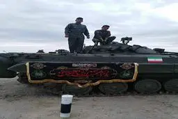 تصویری از سیاهپوش کردن نفربرهای تیم سواروف ارتش در روسیه 