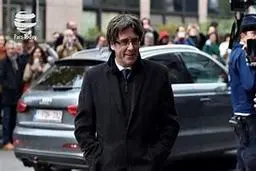 فرار رهبر جدایی‌طلبان کاتالونیا از دست پلیس | کارلس پوجدمون پس از سال ها تبعید، از اسپانیا فرار کرد+ویدئو
