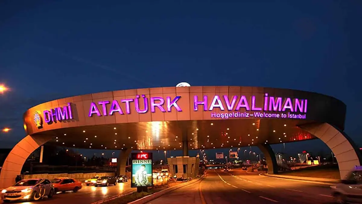 لحظه فرو ریختن سقف فرودگاه استانبول + ویدئو