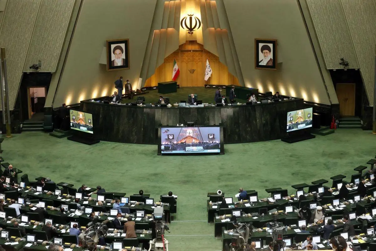 ۲۳۳ نماینده مجلس: وزارت اطلاعات و سازمان اطلاعات سپاه با طراحان و مجریان تخریب مجلس برخورد کنند