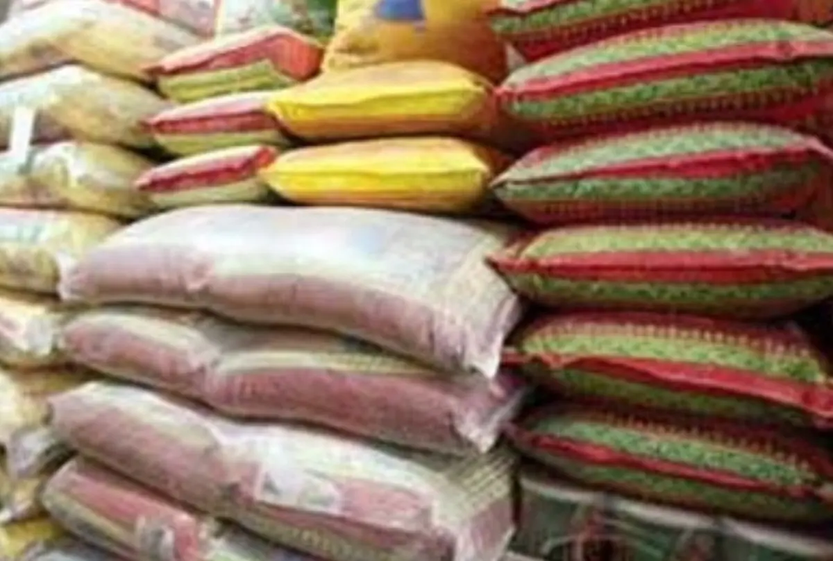 
 قیمت برنج وارداتی بیش از 108 درصد نسبت به پارسال گران تر شده/دپوی۲۰۰ هزار تنی در گمرک
