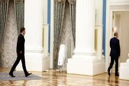 حاشیه‌های رفتار پوتین با همتای فرانسوی