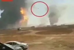 پرتاب شدن یک تانکر سوخت از شدت انفجار به آسمان + ویدئو