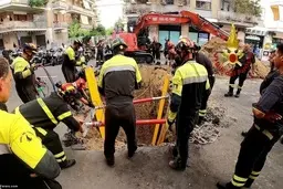 سارقی در تونلی که خودش کنده بود گیر افتاد | گیر کردن سارق بانک در تونلی که برای سرقت کنده بود!+ ویدئو 