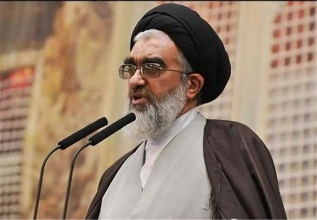 امام‌جمعه قم: برخی از حوزویان، شعار جدایی دین از سیاست می‌دهند؛ این خواسته‌ی انگلیس خبیث است