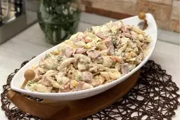 سالاد ماکارونی رو از این به بعد اینطوری درست کنید! | آموزش طرز تهیه سالاد ماکارونی با کاهو +ویدئو