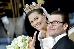 تاجی که پرنسس ویکتوریا در مراسم عروسی بر سر گذاشت،+عکس