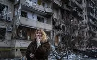 
سنگرسازی شهروندان اوکراینی در خیابان‌های کی‌یف +فیلم
