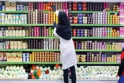 قصه پررنج کارگران زن فروشگاه‌های زنجیره‌ای