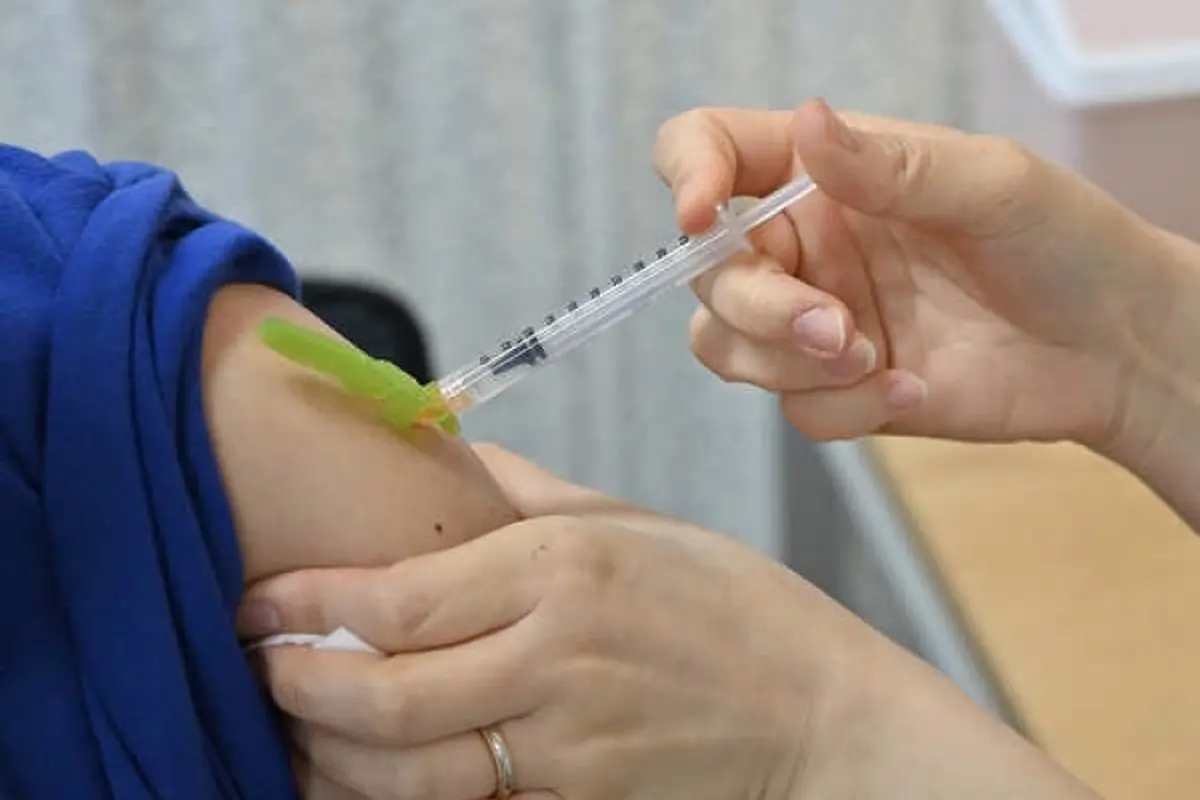 چه کسانی باید واکسن زگیل تناسلی بزنند؟