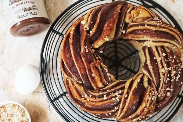 راز نرمی نان شکلاتی خانگی | طعمی که از ترکیب عشق و شکلات شکل میگیرد +ویدئو