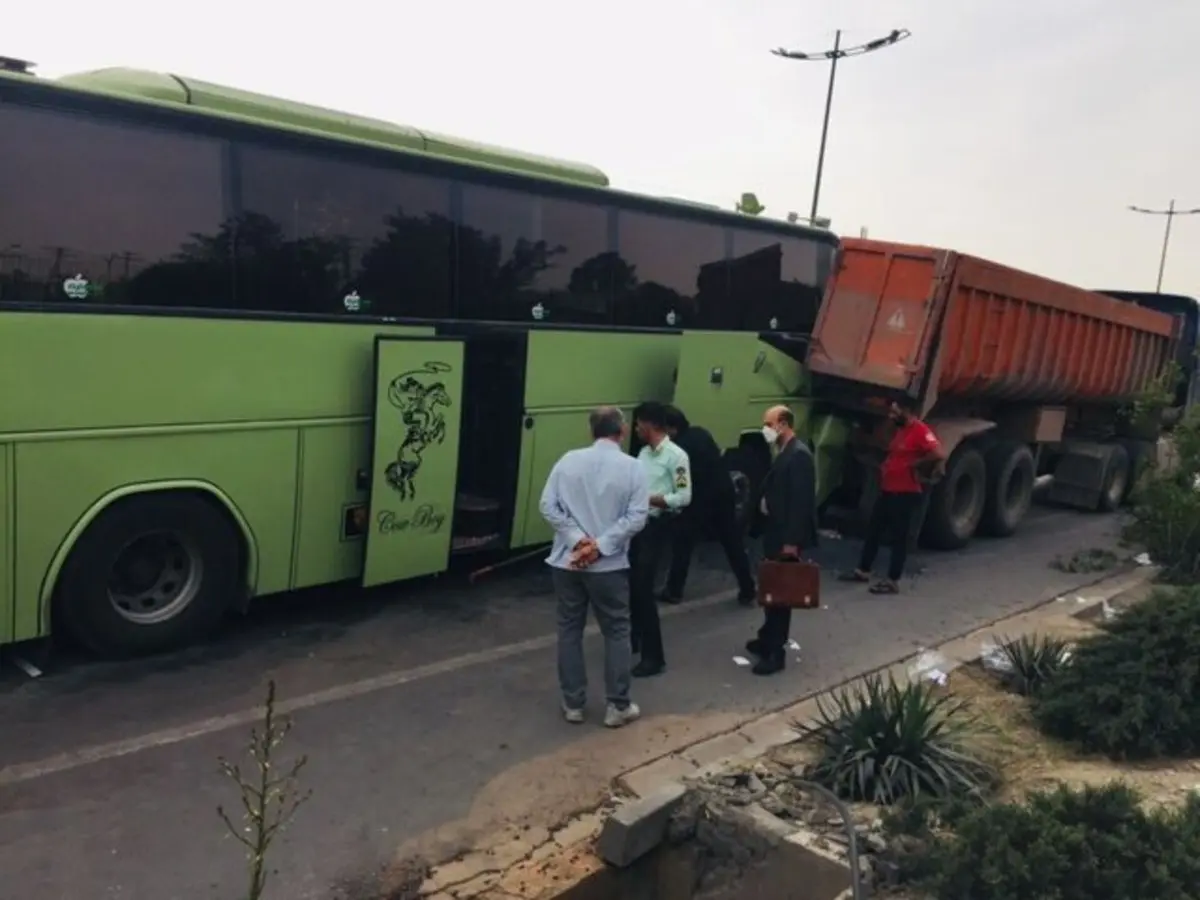 تصادف مرگبار اتوبوس زائران ایرانی در عراق | ۶۱ مصدوم و یک فوتی