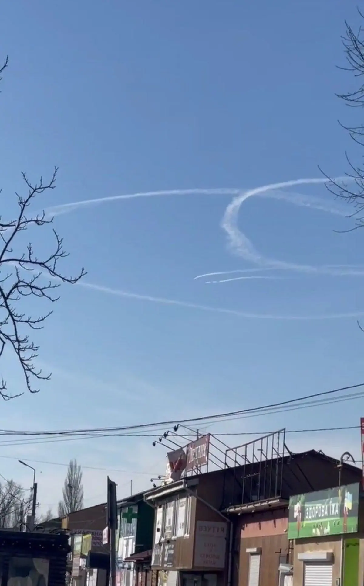 نبرد جنگنده‌های روسیه و اوکراین در آسمان کی‌یف!+ویدئو