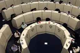 جلسه شبانه دولت درباره قیمت گاز پتروشیمی‌ها و فولادی‌ها | سقف قیمت ۵ هزار تومان برای خوراک و ۲ هزار تومان برای سوخت