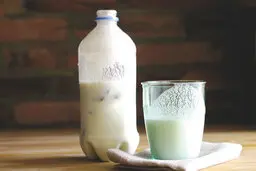 پاستوریزه | دوغ پاستوریزه خارج از یخچال نخرید