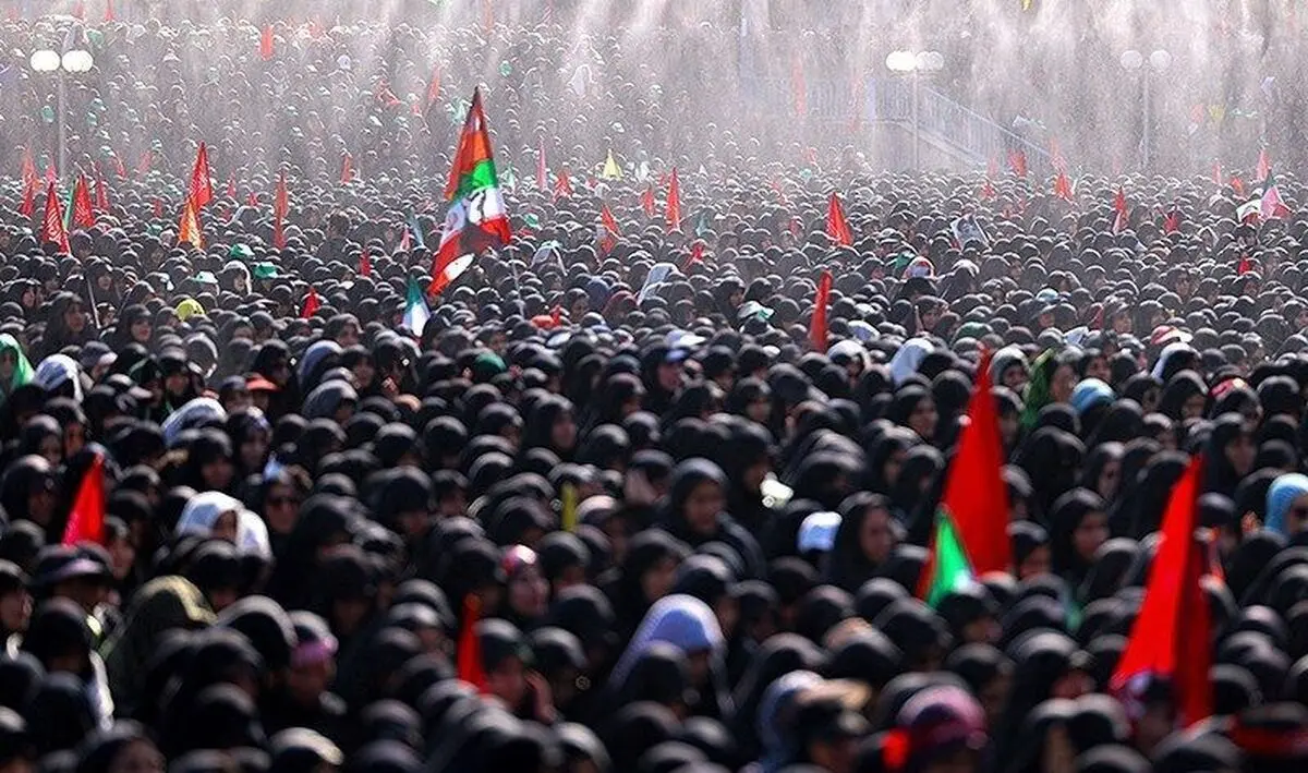 بازتاب مراسم اقامه نماز بر پیکر رهبر شهید انقلاب در آسوشیتدپرس
