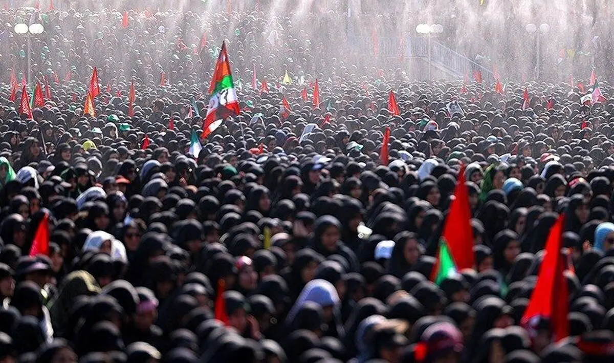 بازتاب مراسم اقامه نماز بر پیکر رهبر شهید انقلاب در آسوشیتدپرس
