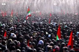 بازتاب مراسم اقامه نماز بر پیکر رهبر شهید انقلاب در آسوشیتدپرس
