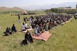 کمبود منابع آبی | اقامه نماز باران در فضایی باز و خارج از شهر  سنندج  