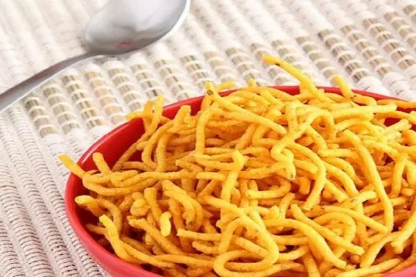 پفک خانگی؛ میان‌وعده‌ای سالم و خوشمزه | طرز تهیه پفک خانگی +ویدئو