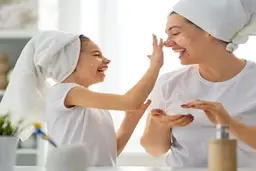 داشتن روتین پوستی برای درخشیدن و جذابیت