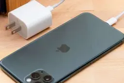 هرگز این ۵ کار هنگام شارژ گوشی انجام ندهید | با انجام این کارها گوشی شما داغون می شود