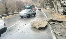 مسدود شدن 24 ساعته محود پردیس-تهران | عملیات خاکبرداری پس از ریزش خاک در مسیر