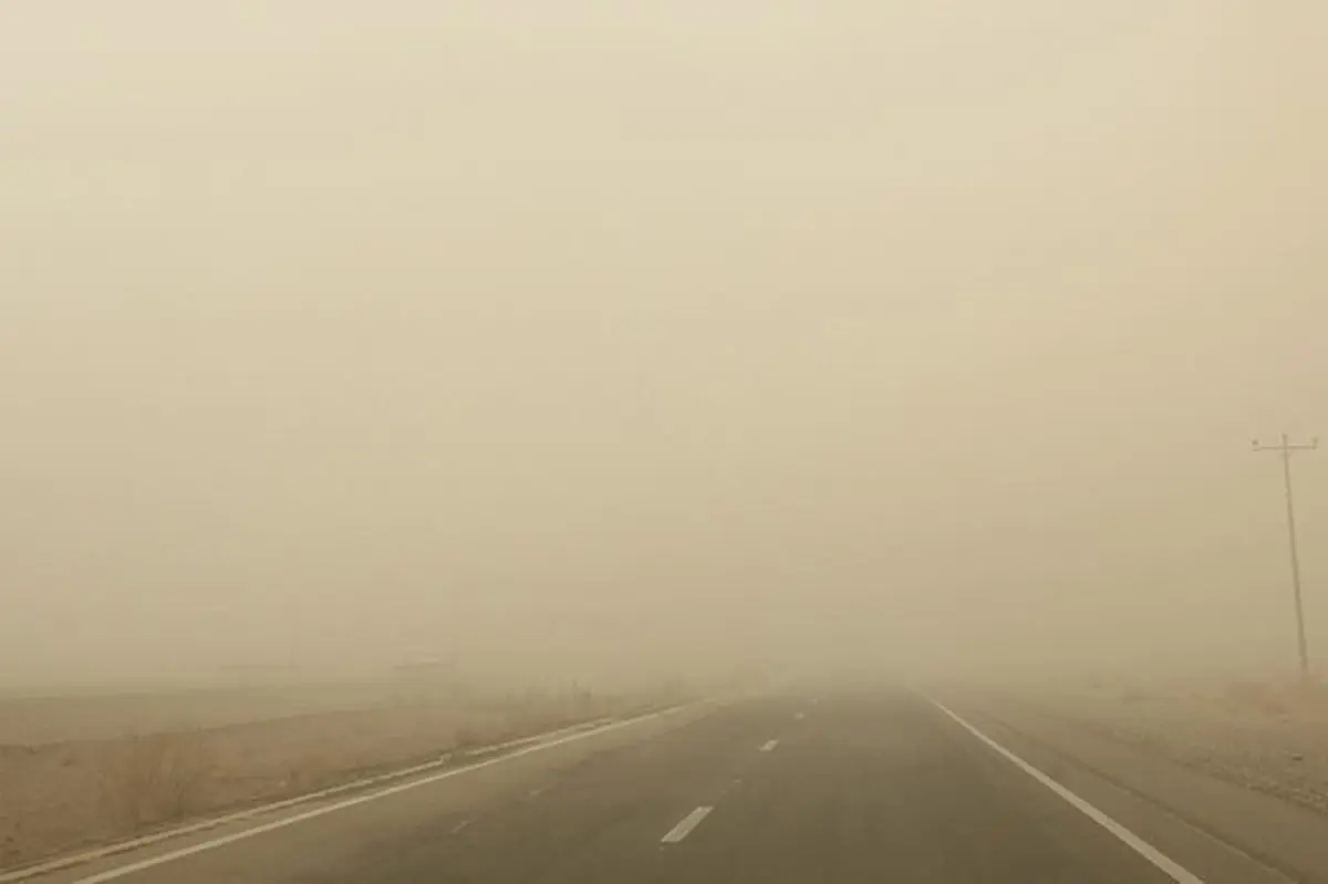   گرد و غبار  |  راه ارتباطی ۹۰ روستای ریگان بسته شد