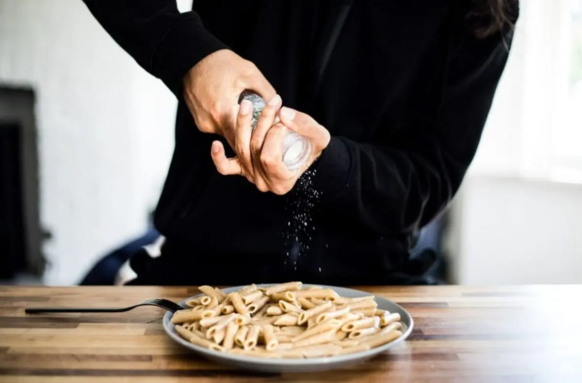 خطرات جدی استفاده زیاد نمک در غذا