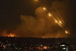 لحظه شلیک موشک‌های ایران به سمت سرزمین‌های اشغالی + ویدئو 